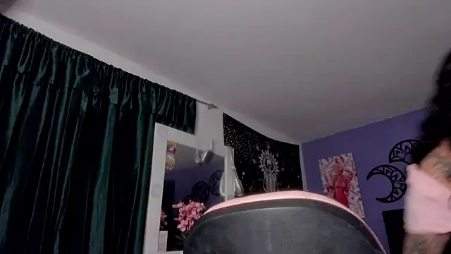 Snapshot of Thalassa_Roott chatting on November 12, 2025, 12:00 am Thalassa Roott online show from November 12, 2025, 12:00 am