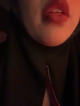 Snapshot of zahra_Jalid chatting on May 19, 2026, 9:43 pm zahra Jalid online show from May 19, 2026, 9:43 pm
