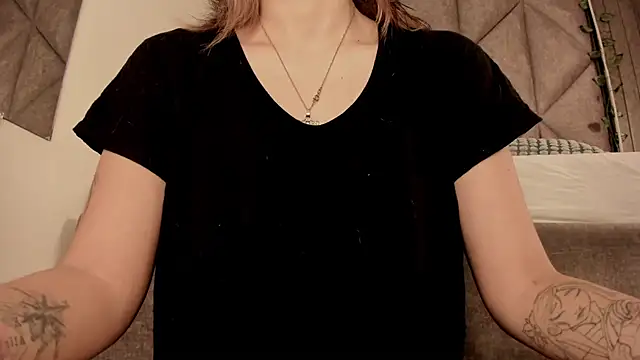 SabrinaSpell  online show from December 15, 2025, 11:47 am