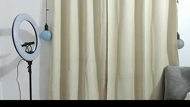 Snapshot of blueroom_party chatting on January 18, 2025, 12:36 pm blueroom party online show from January 18, 2025, 12:36 pm