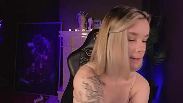 Snapshot of Bella_Alita chatting on January 15, 2025, 8:37 pm Bella Alita online show from January 15, 2025, 8:37 pm