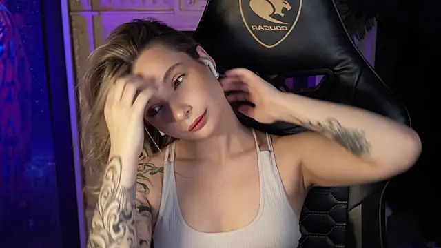 Snapshot of Bella_Alita chatting on January 23, 2025, 8:24 pm Bella Alita online show from January 23, 2025, 8:24 pm