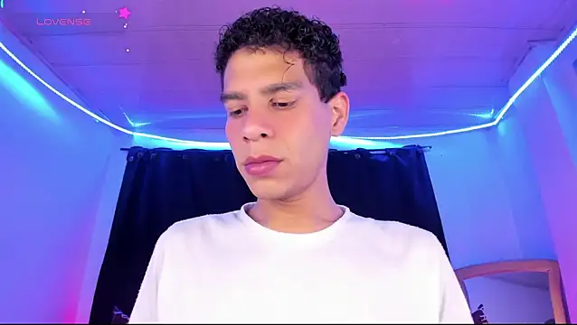 Snapshot of Ethan_Boyy chatting on May 8, 2026, 10:37 pm Ethan Boyy online show from May 8, 2026, 10:37 pm