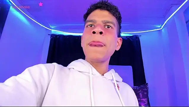 Snapshot of Ethan_Boyy chatting on June 4, 2026, 7:20 pm Ethan Boyy online show from June 4, 2026, 7:20 pm