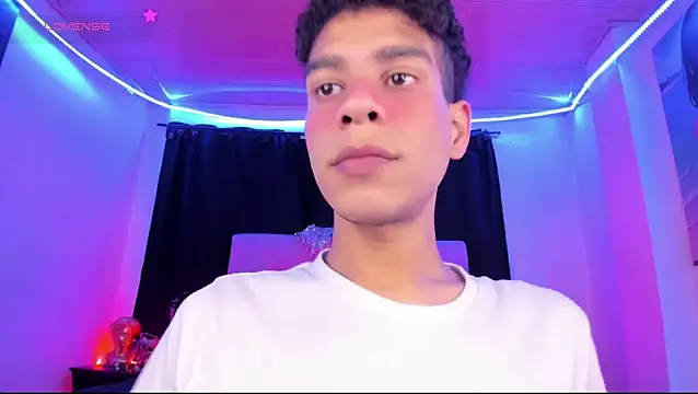 Snapshot of Ethan_Boyy chatting on June 9, 2026, 7:03 pm Ethan Boyy online show from June 9, 2026, 7:03 pm
