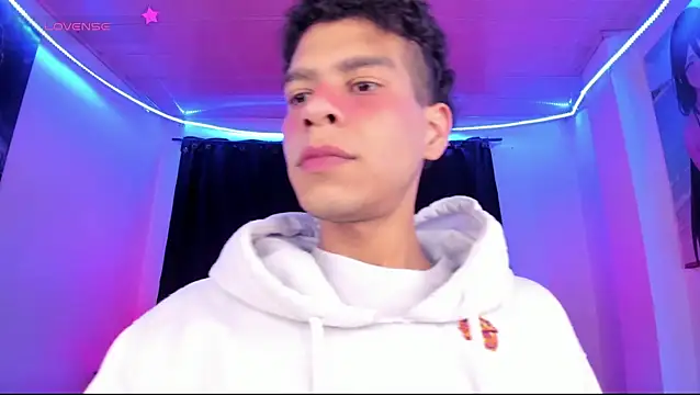 Snapshot of Ethan_Boyy chatting on June 10, 2026, 1:10 pm Ethan Boyy online show from June 10, 2026, 1:10 pm