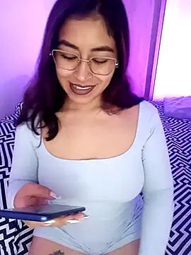 AnonymousGirl online show from May 7, 2026, 3:28 pm