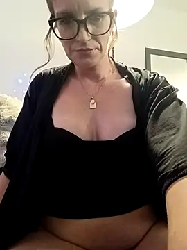 Snapshot of F0xLeigh chatting on November 27, 2025, 4:31 pm F0xLeigh online show from November 27, 2025, 4:31 pm