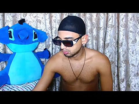 Snapshot of dannyhardx chatting on November 28, 2025, 9:17 pm dannyhardx online show from November 28, 2025, 9:17 pm