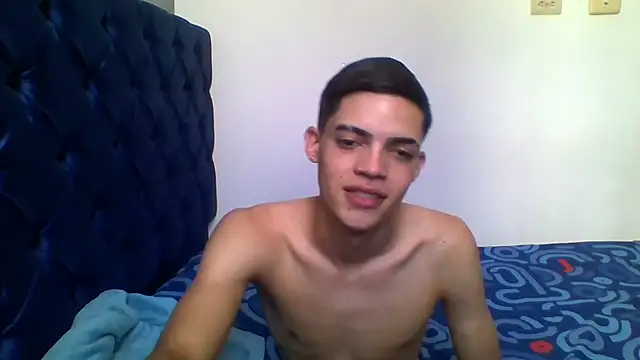 Latinos 2001 online show from May 5, 2026, 6:38 pm