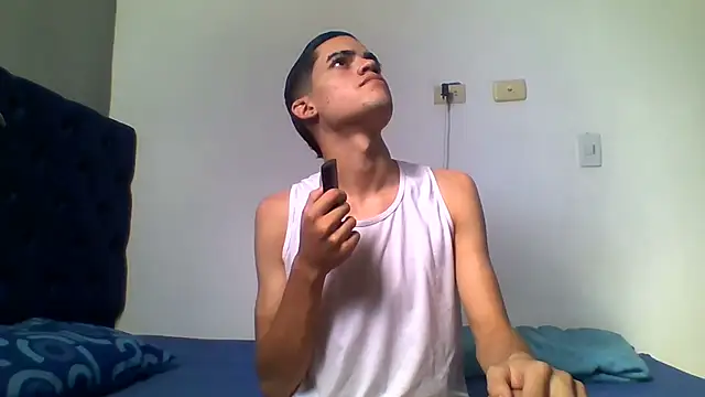 Latinos 2001 online show from June 17, 2026, 1:34 pm