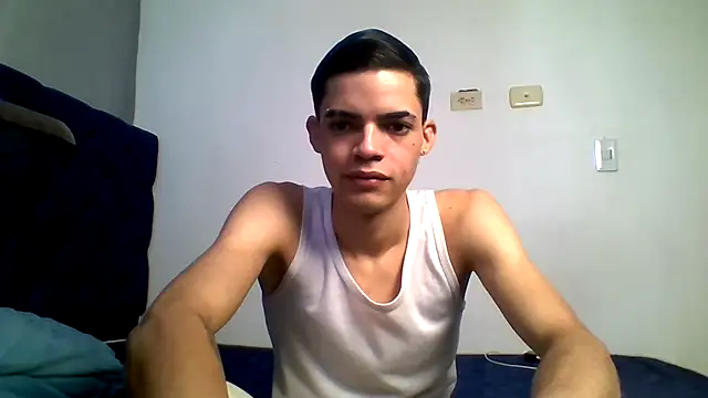 Latinos 2001 online show from July 4, 2026, 2:45 pm