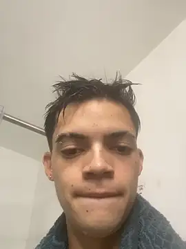 Latinos 2001 online show from July 20, 2026, 1:02 pm