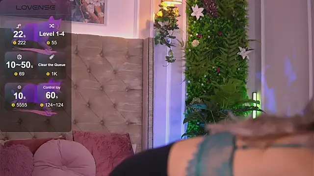 Snapshot of SarahPeach8 chatting on February 10, 2025, 5:14 am SarahPeach8 online show from February 10, 2025, 5:14 am