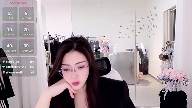 miaomiao-777 online show from April 28, 2026, 2:27 am