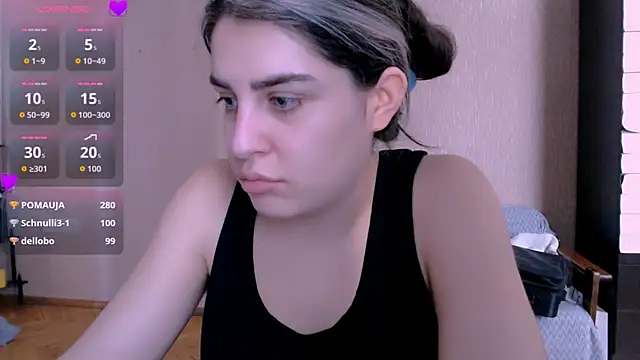 Snapshot of _Roselina_ chatting on November 3, 2025, 7:42 am Roselina online show from November 3, 2025, 7:42 am