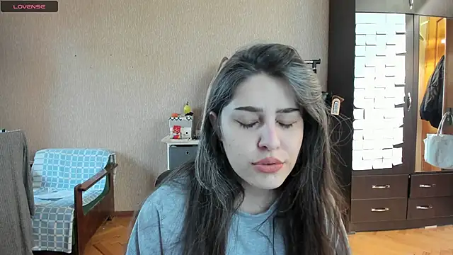  Roselina  online show from May 3, 2026, 10:54 am