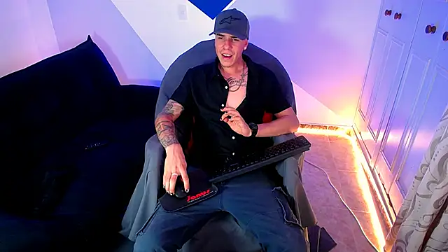 Snapshot of Baan10 chatting on March 8, 2025, 8:35 pm Baan10 online show from March 8, 2025, 8:35 pm