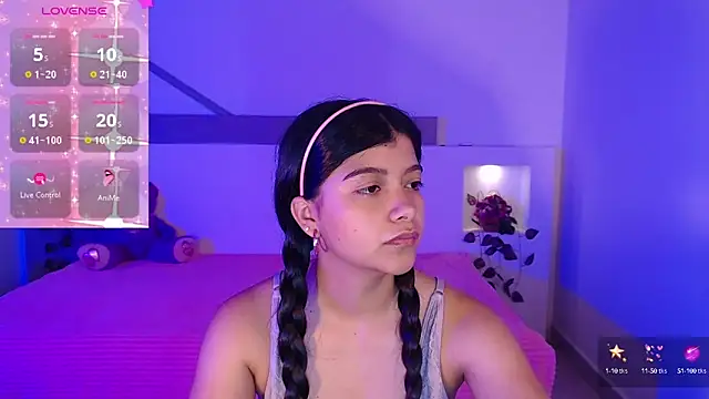 Snapshot of IslaBlaze chatting on February 4, 2025, 12:22 pm IslaBlaze online show from February 4, 2025, 12:22 pm