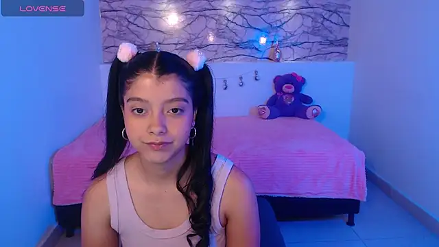 Snapshot of IslaBlaze chatting on February 7, 2025, 11:56 am IslaBlaze online show from February 7, 2025, 11:56 am