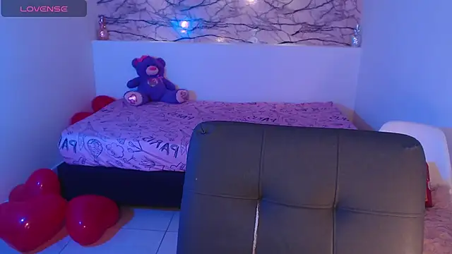 Snapshot of IslaBlaze chatting on February 16, 2025, 4:10 pm IslaBlaze online show from February 16, 2025, 4:10 pm