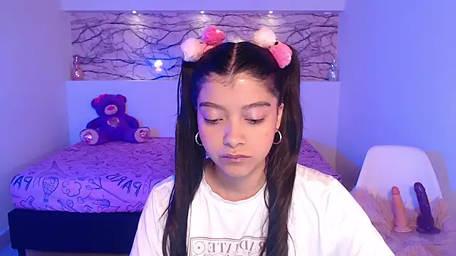 Snapshot of IslaBlaze chatting on February 20, 2025, 12:04 pm IslaBlaze online show from February 20, 2025, 12:04 pm