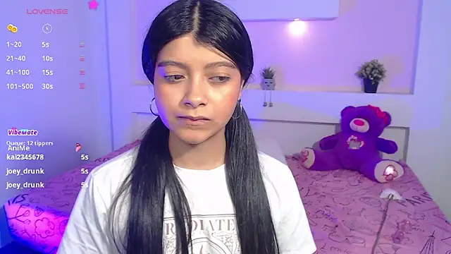 Snapshot of IslaBlaze chatting on February 26, 2025, 8:37 am IslaBlaze online show from February 26, 2025, 8:37 am