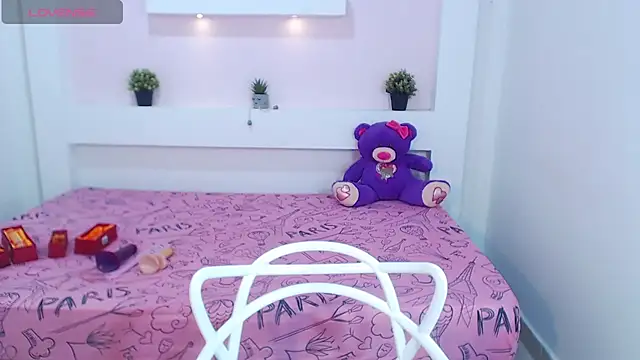 Snapshot of IslaBlaze chatting on March 7, 2025, 12:56 pm IslaBlaze online show from March 7, 2025, 12:56 pm