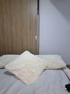 Snapshot of IslaBlaze chatting on May 13, 2026, 1:14 am IslaBlaze online show from May 13, 2026, 1:14 am