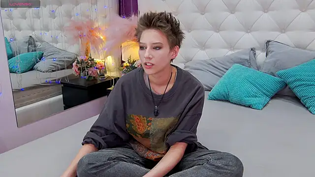 via mayer  online show from January 31, 2025, 8:43 pm