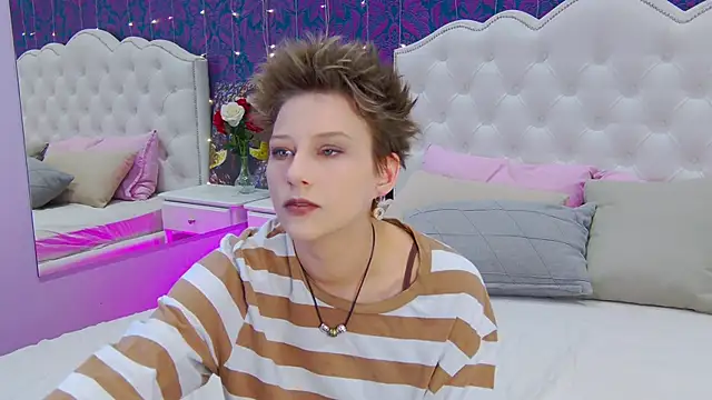 via mayer  online show from March 5, 2025, 1:28 pm