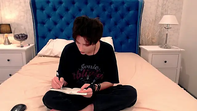 via mayer  online show from October 9, 2025, 8:18 pm