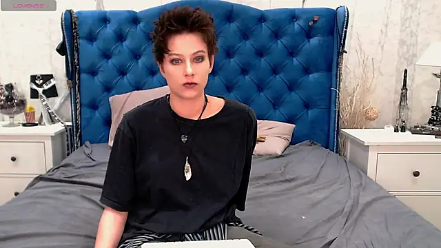 Snapshot of via_mayer_ chatting on May 18, 2026, 8:31 am via mayer online show from May 18, 2026, 8:31 am