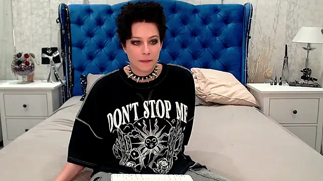 Snapshot of via_mayer_ chatting on June 11, 2026, 12:19 am via mayer online show from June 11, 2026, 12:19 am