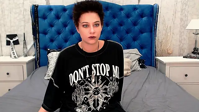 Snapshot of via_mayer_ chatting on July 3, 2026, 10:05 pm via mayer online show from July 3, 2026, 10:05 pm