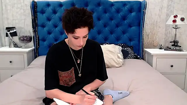 Snapshot of via_mayer_ chatting on July 19, 2026, 4:44 pm via mayer online show from July 19, 2026, 4:44 pm