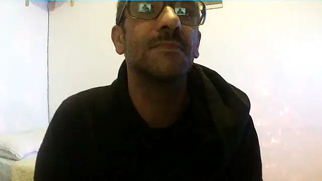 torakiki19 online show from October 6, 2025, 8:17 pm