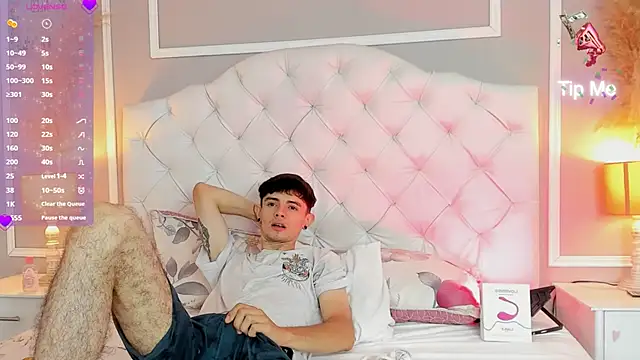 Snapshot of connor_and_angel chatting on February 7, 2025, 4:35 pm connor and angel online show from February 7, 2025, 4:35 pm