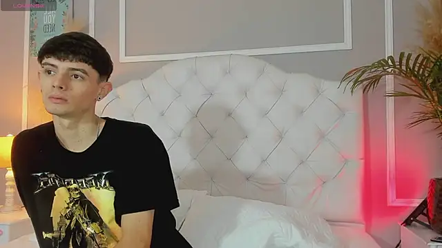 Snapshot of connor_and_angel chatting on March 3, 2025, 5:18 pm connor and angel online show from March 3, 2025, 5:18 pm