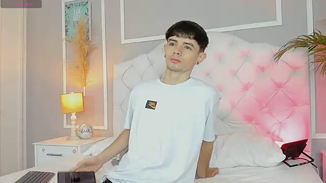 Snapshot of connor_and_angel chatting on March 7, 2025, 1:07 pm connor and angel online show from March 7, 2025, 1:07 pm