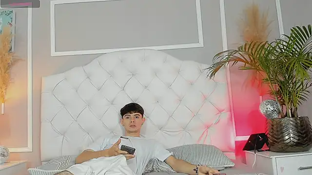 Snapshot of connor_and_angel chatting on March 19, 2025, 4:34 pm connor and angel online show from March 19, 2025, 4:34 pm