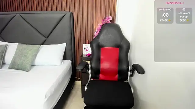 emmily taylor  online show from March 22, 2025, 7:09 pm