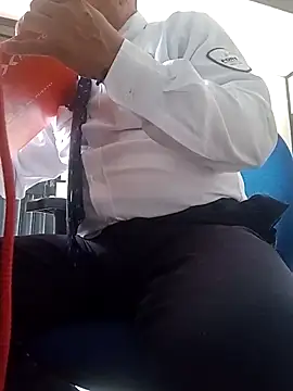 Snapshot of Jinenez chatting on November 15, 2025, 9:32 pm Jinenez online show from November 15, 2025, 9:32 pm