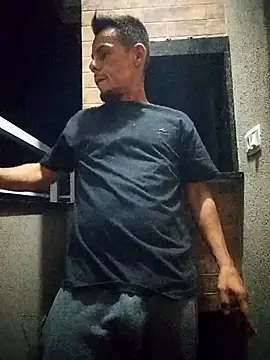 Santanacumxplod online show from May 1, 2026, 3:22 am