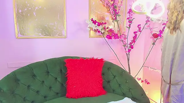 scarlette69 online show from December 16, 2025, 7:41 pm