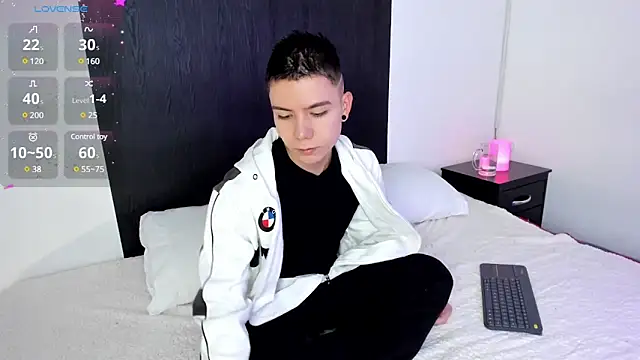 Snapshot of alanblack1 chatting on January 30, 2025, 12:37 pm alanblack1 online show from January 30, 2025, 12:37 pm