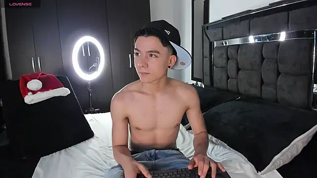 Snapshot of alanblack1 chatting on November 21, 2025, 10:08 pm alanblack1 online show from November 21, 2025, 10:08 pm