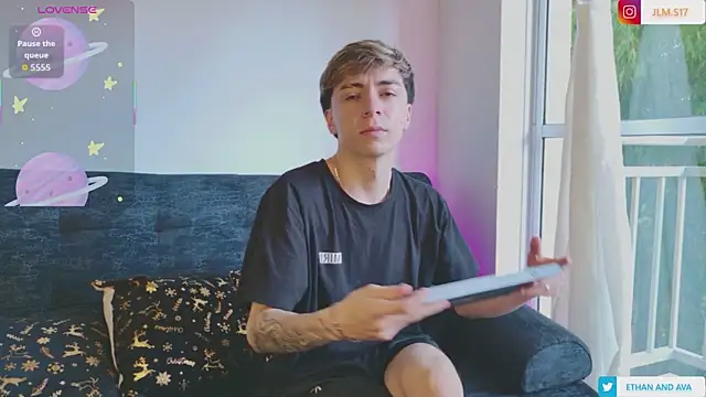 ethan and ava online show from November 26, 2025, 1:34 pm