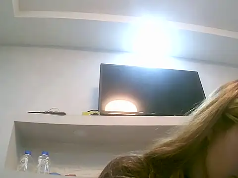 VittoriaTaylor online show from February 18, 2026, 12:56 pm