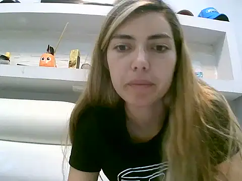 VittoriaTaylor online show from May 2, 2026, 1:43 am
